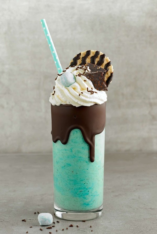 Can You Make a Nutritious Spirulina Smoothie Bowl with Fresh Fruit Toppings?